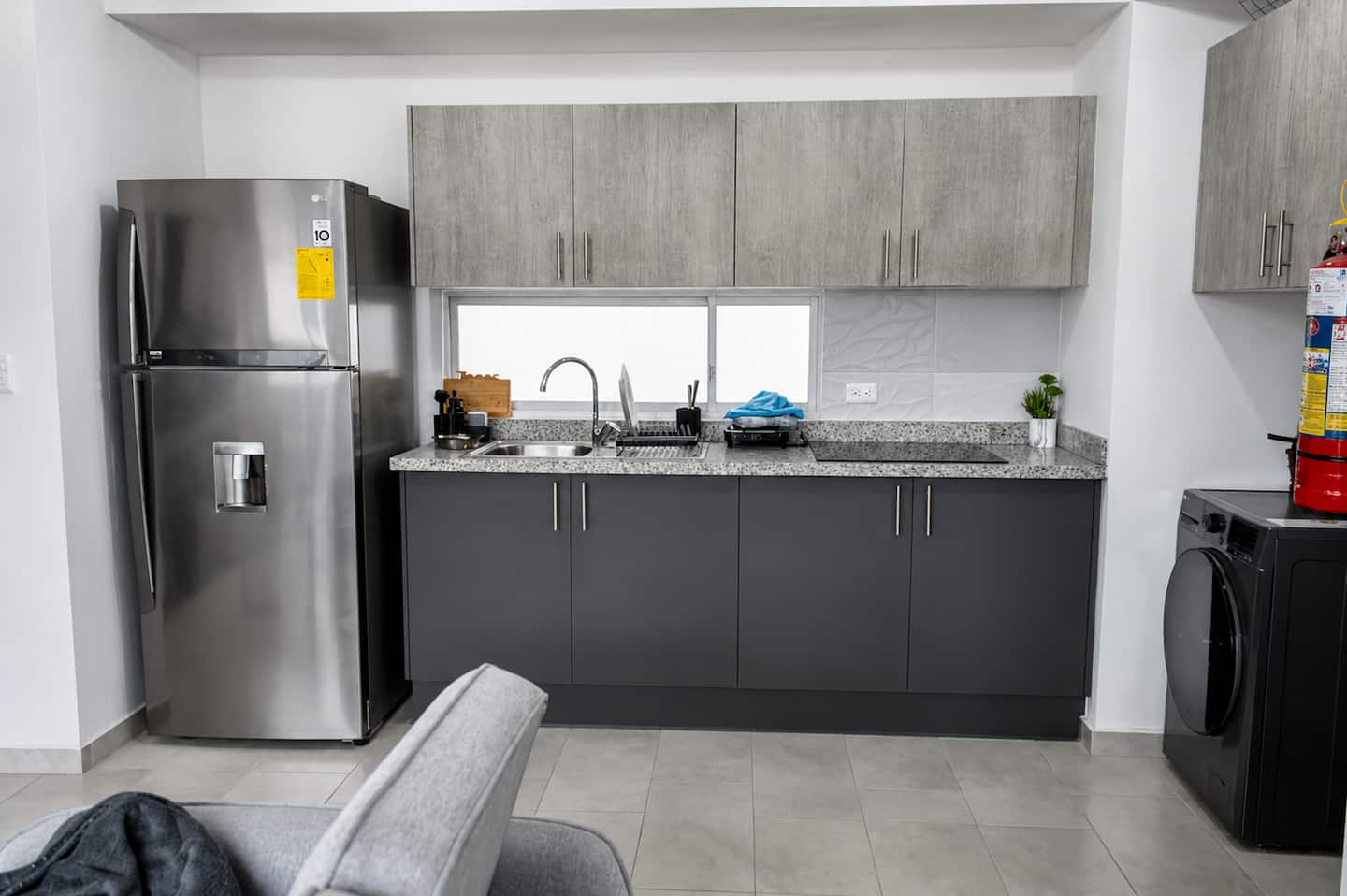 Cocina equipada y lavadora